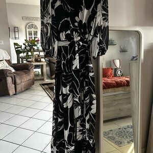 Taylor Black and White Long Sleeve Dress